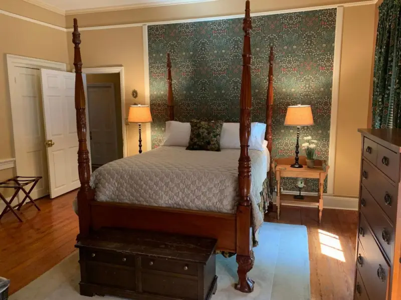 Queen Room